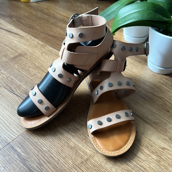 American Eagle 🦅 natural studded leather sandal - Picture 2 of 5